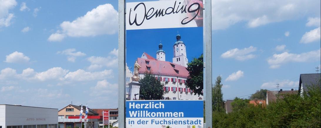 Das Bild zeigt ein Begrüßungsschild in Wemding.