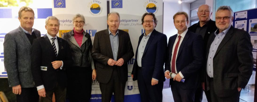 Das Bild zeigt die Ausstellungseröffnung "CityRiver".