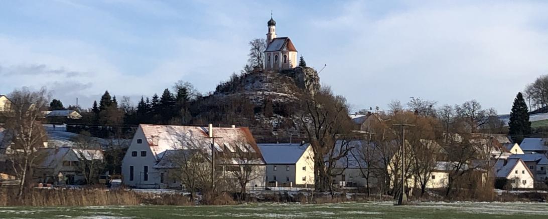 Das Bild zeigt die Kalvarienbergkapelle in Wörnitzstein.