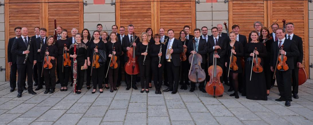 Das Bild zeigt das Oettinger Bachorchester.
