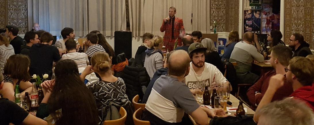 Das Bild zeigt das Pub-Quiz mit SPD-Bürgermeisterkandidat Thomas Heydecker.