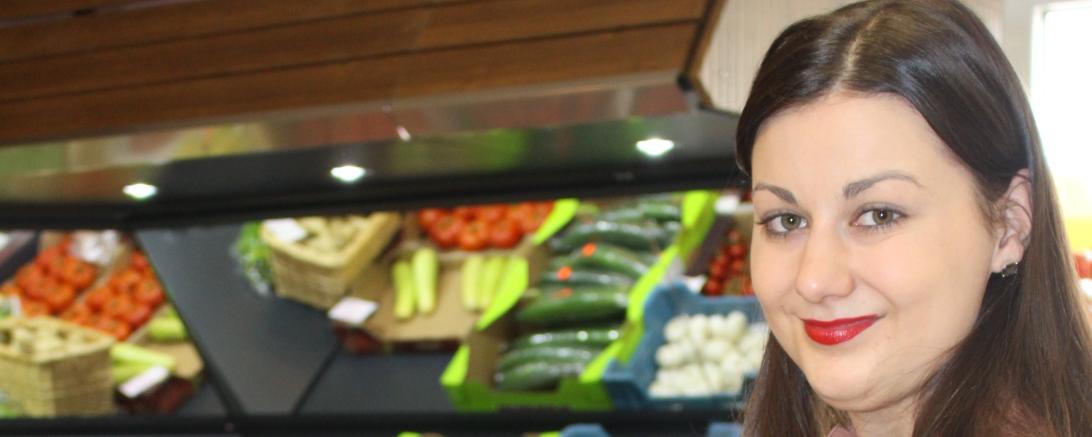 Frau mit AWV Obst- und Gemüsebeutel