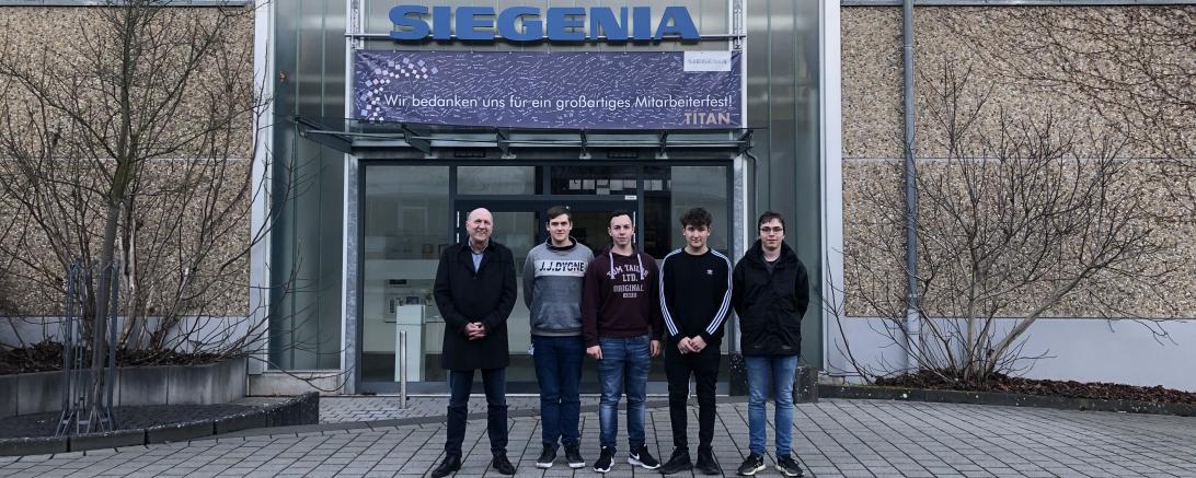 Klopfer-Azubis bei Firma Siegenia