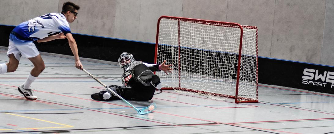 Michael Bachmann Nr. 86 in weiß beim 4:6 Penaltytreffer