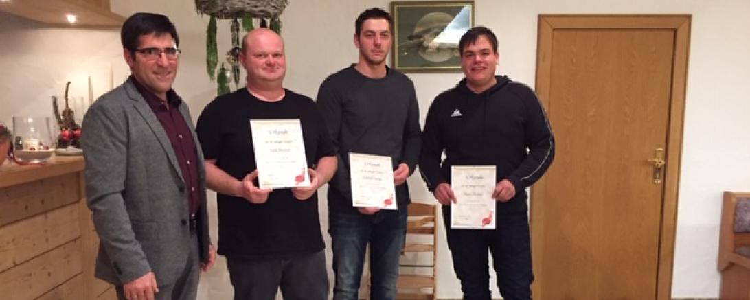 Karl Haas mit drei geehrten Mitarbeitern