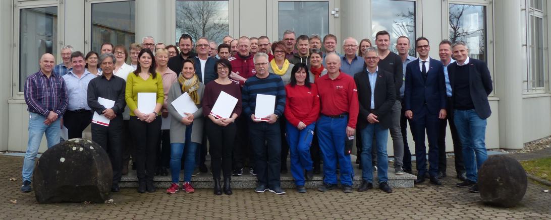 Appl Wemding, Jubilare 2020 vor dem Firmengebäude