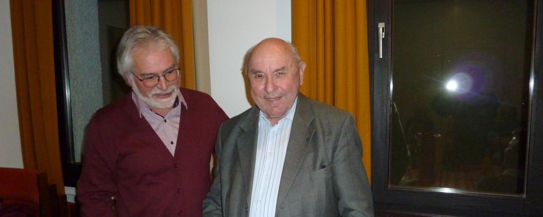 Auf dem Bild zu sehen (von links): Ortsvorsitzender Anton Rathgeber, rechts Josef Mayer. 