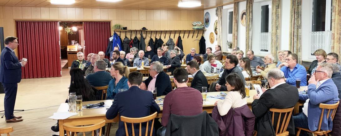 Zum Auftakt der Veranstaltungsreihe zur Stadtrats- und Kreistagswahl konnte OB-Kandidat Steffen Höhn etliche Gäste im „Schwarzen Adler“ Löpsingen begrüßen