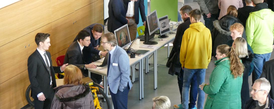Die Fritz-Hopf-Technikerschule und die Staatliche Wirtschaftsschule präsentieren sich der breiten Öffentlichkeit an einem „Tag der offenen Schule“.