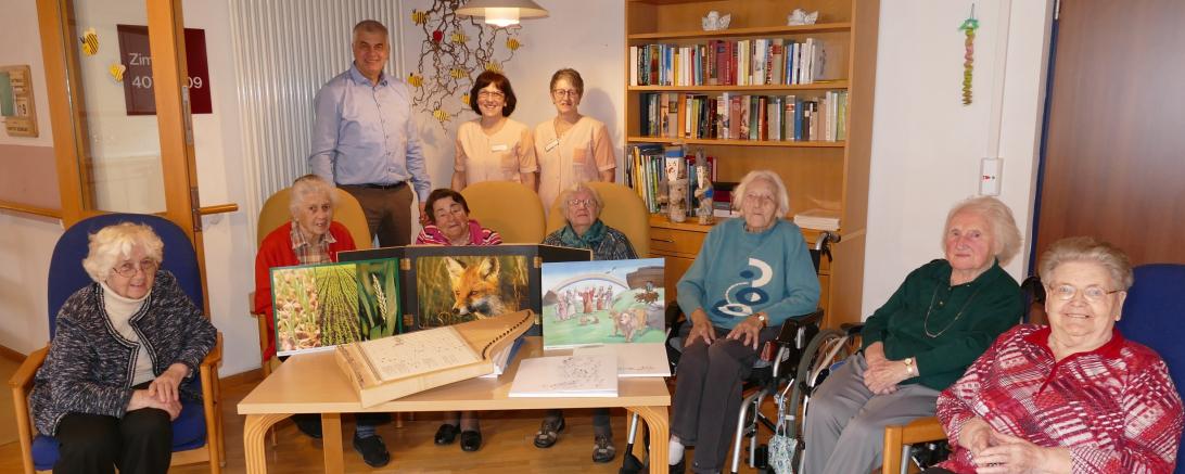 Seniorinnen mit Josef Barta, Imelda Vogel und Doris Grau und Veeh-Harfen-Ausstattung