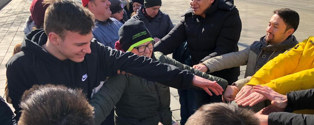 Eine Großstadt wie Augsburg unter der Woche unsicher machen, anstatt an die Arbeit zu gehen! Diese Möglichkeit hatten kürzlich Auszubildende der Firma Eisen-Fischer und Bewohner/innen der Wohnheim GmbH der Lebenshilfe Donau-Ries.