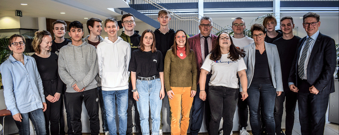 Auf der Suche nach einem Projekt, das ihre Schule noch nachhaltiger machen könnte, haben Schülerinnen und Schüler des Gymnasiums Donauwörth den Mensabetrieb ins Visier genommen.
