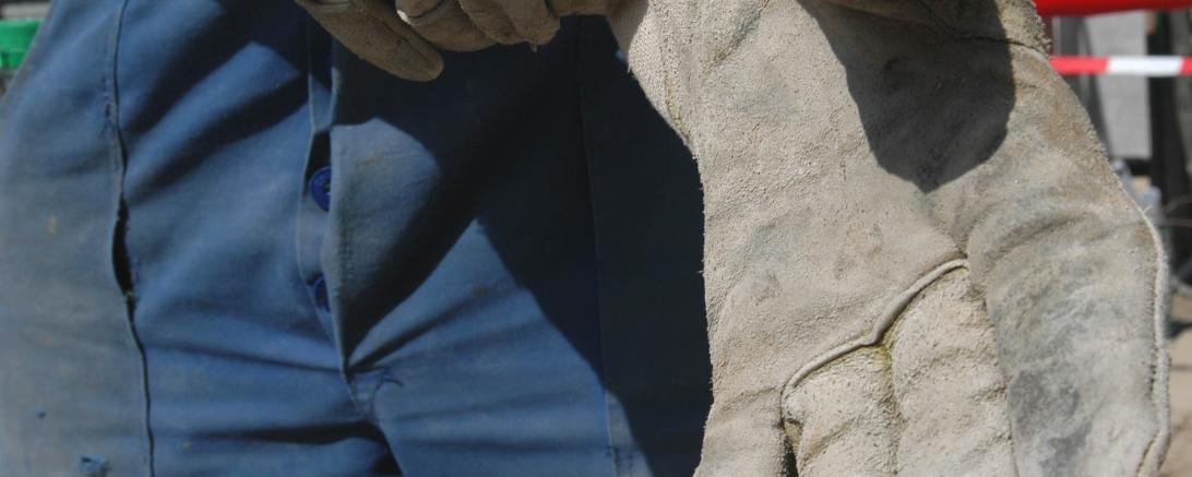 Die einen Home-Office, die anderen Handwerk: Bauarbeiter packen auch in Corona-Zeiten zu – und sind damit eine zentrale Stütze der heimischen Wirtschaft.