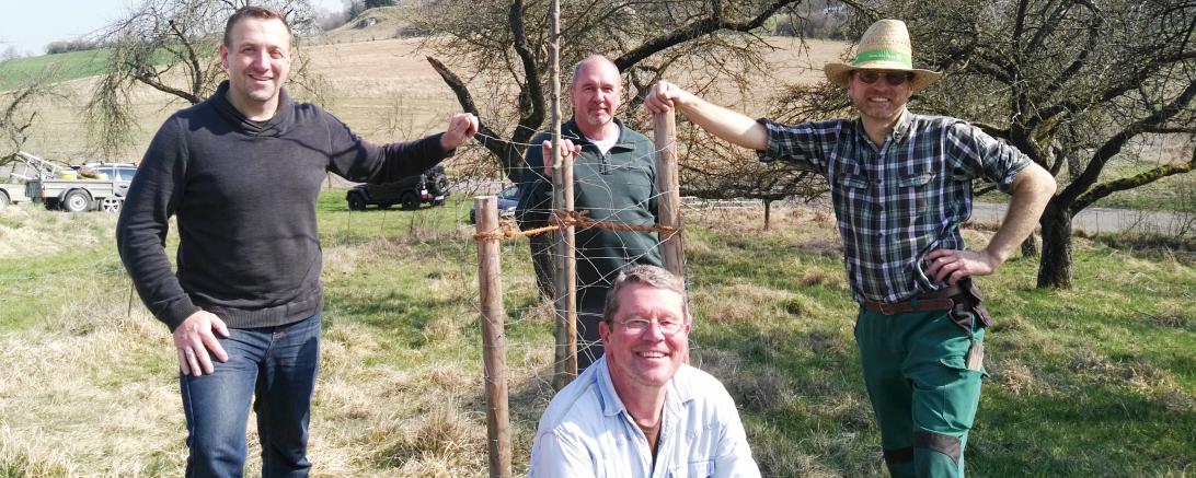 Auf dem Bild zu sehen (von links): Bernd Spielberger, Erich Reichenmeier (stellv. CSU Otsvorsitzender) Ralf Hermann Melber und vorne Herbert Baab.