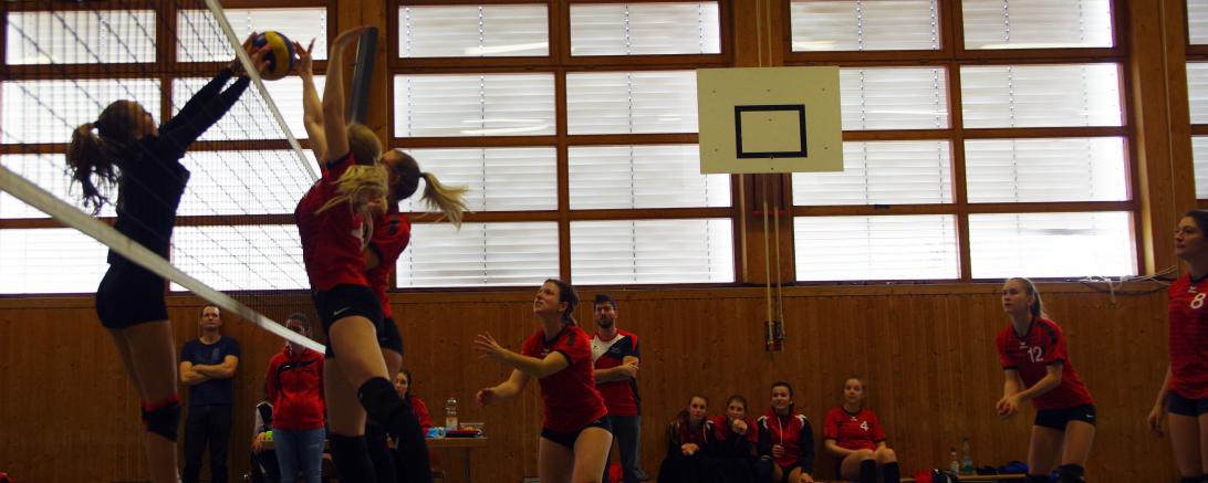 Julia Färber und Alina Förg beim Block