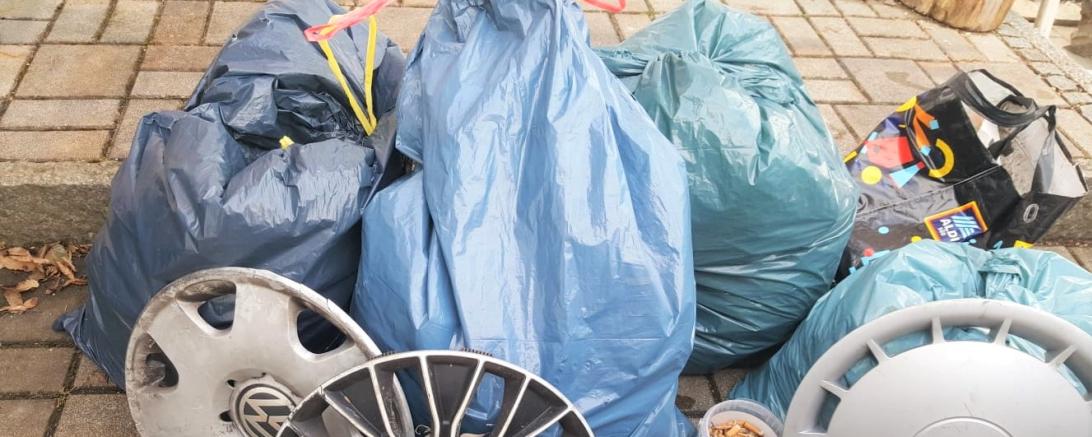 Müllsäcke und Felgendeckel
