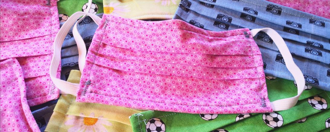 Fleißige Näherinnen aus Nördlingen stellen Mundschutzsmasken her. 