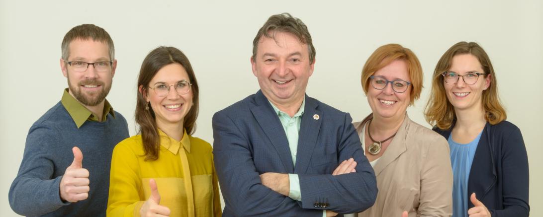 Mit 15,46 % und 5 Sitzen sind die Grünen zweit stärkste Partei und konnten ihr Sitze im Vergleich zur letzten Wahl 2014 mehr als verdoppeln. Auf dem Bild zu sehen (von links): Thomas Krepkowski, Katja Heinrich, Albert Riedelsheimer, Bärbel Stahl und Katrin Gleißner. 