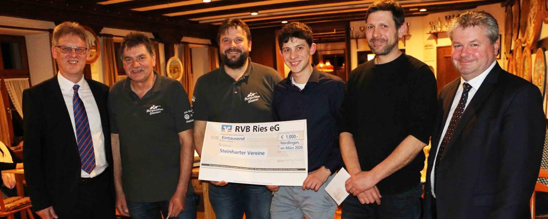 Spendenübergabe auf dem 125-jährigem Jubiläum der Raiffeisen-Genossenschaft in Steinhart