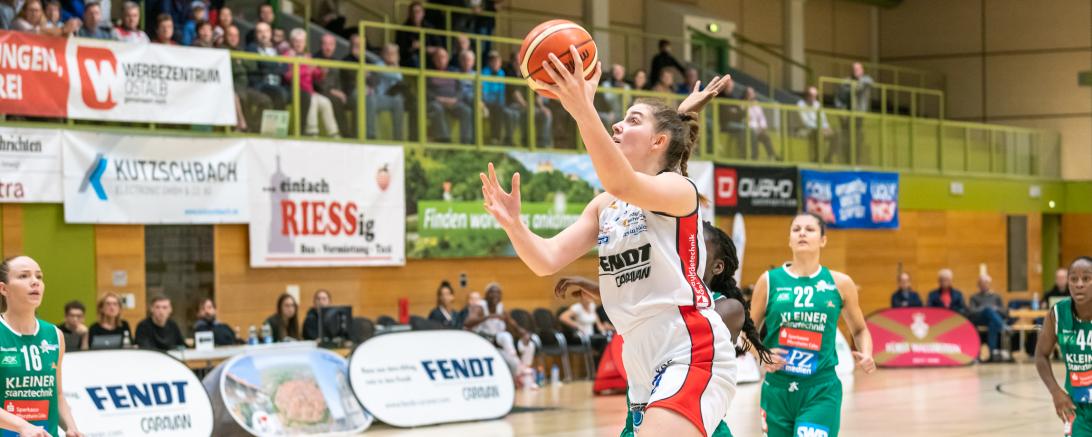 Basketballerin Luisa Geiselsöder beim Korbleger