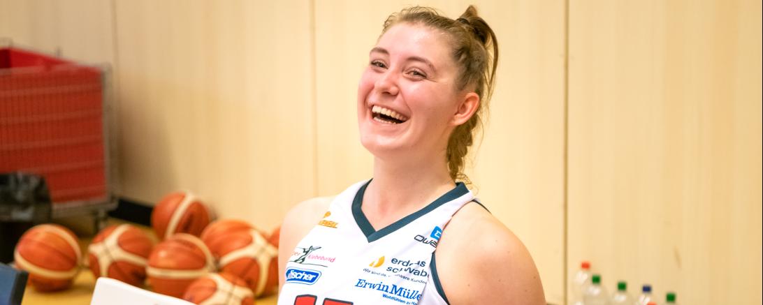 Luisa Geiselsöder im Trikot, lachend