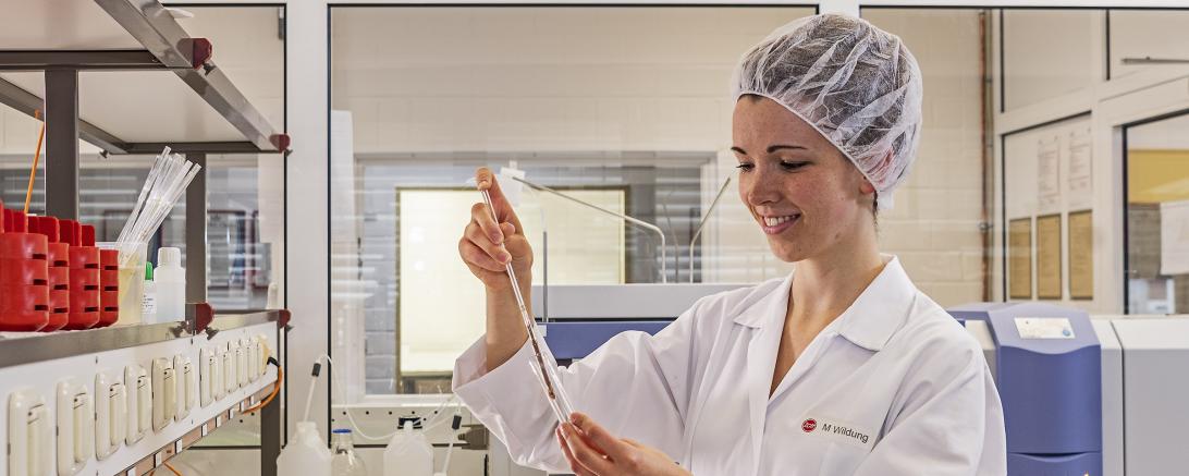 Qualitätskontrolle bei Molkerei Zott