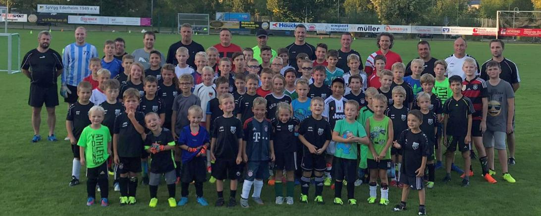 Für die zahlreichen Kinder- und Jugendspieler der SpVgg Ederheim wollen die Verantwortlichen mobile Tore für den Trainingsbetrieb anschaffen. Ein Projekt, das über Crowdfunding und mit Hilfe der Raiffeisen-Volksbank Ries finanziert werden soll. 