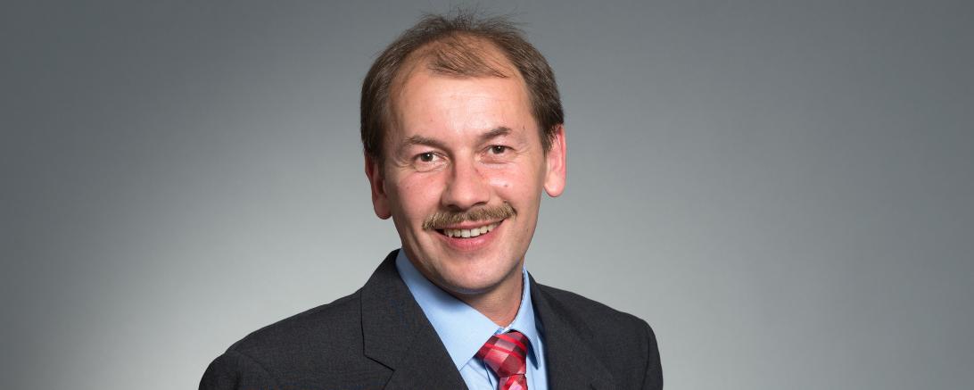 Karlheinz Götz im Anzug