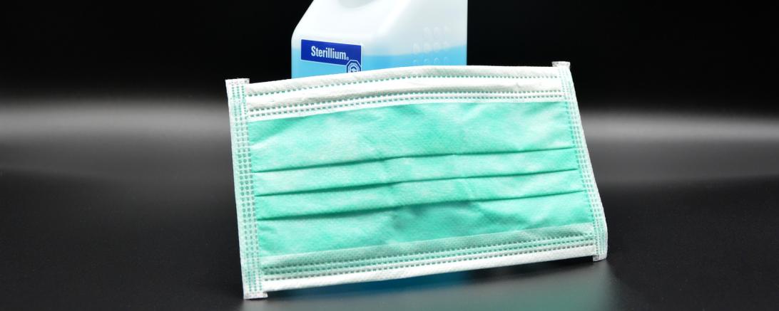 Symbolbild: Desinfektion/Mundschutz