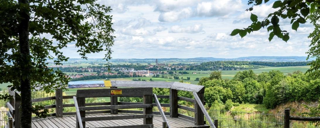 Die Aussichtsplattform im Erlebnis-Geotop Lindle. 