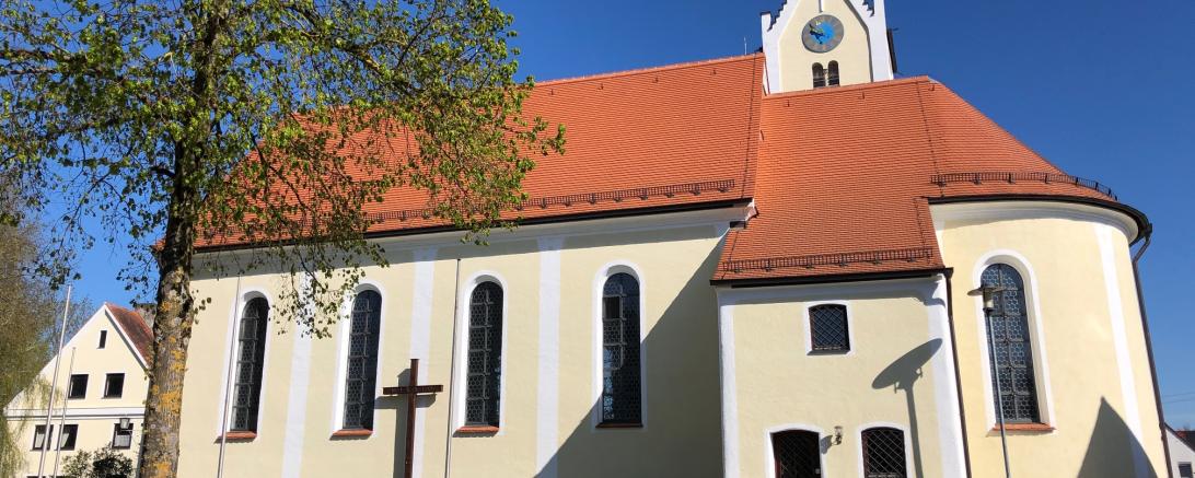 Die St. Peter und Paul Kirche in Genderkingen. 