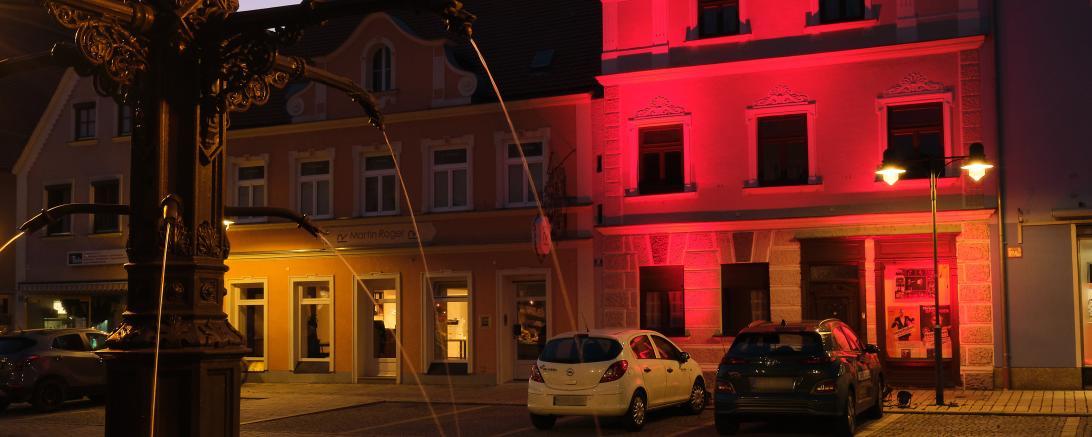 Auch der B.H.Clap beteiligte sich mit seinem Vereinsheim in der Hauptstrasse von Rain, im Vordergrund der Marienbrunnen, an der Aktion „Night of Light“ .