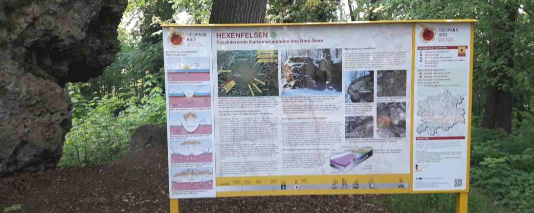 Die erneuerte Infotafel am Geopark Ries Schäferweg. 