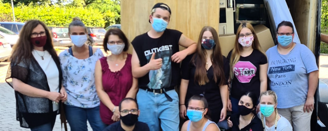 Einige Hilfsmittel, wie Krankenbett, Nachttische, Rollstühle, wurden für ein Hilfsprojekt in Afrika gespendet. 