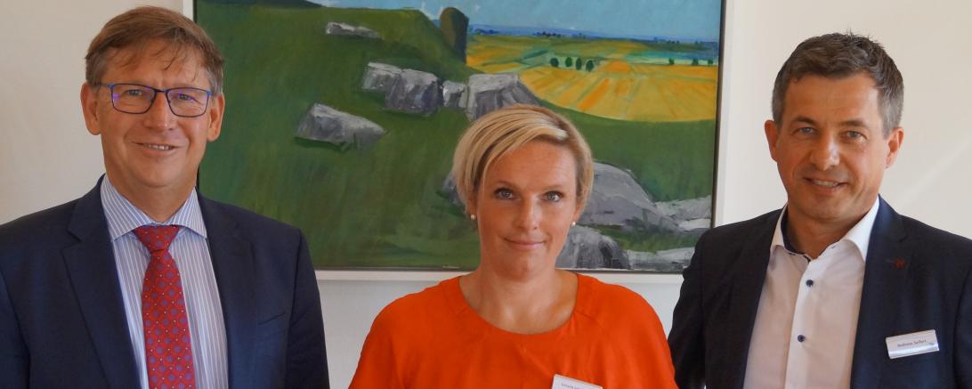 Rößle, Leinfelder, Seifert mit Urkunde