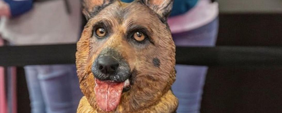 geschnitzter Hund aus Schokolade 