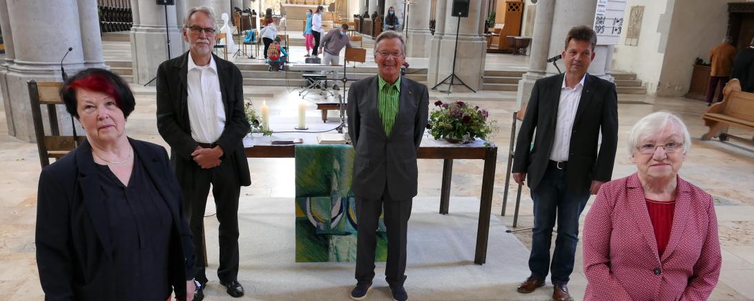Die Ausschussmitglieder Ingrid Wörlen, Hermann Waltz, Christoph Dobel, Diakon Michael Jahnz, Waltraud Eberhard nach der Amtseinführung.