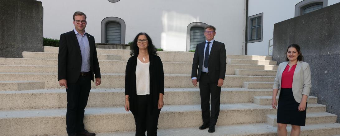 Freude über 10 Jahre Regionalmanagement: ehemaliger Regionalmanager und Leiter der Stelle Kreisentwicklung und Nachhaltigkeit Klemens Heininger, Hildegard Frank, Landrat Stefan Rößle und Regionalmanagerin Jennifer Werner