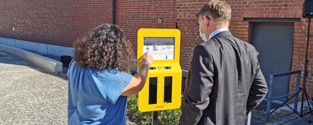 Umfrage-Aschenbecher