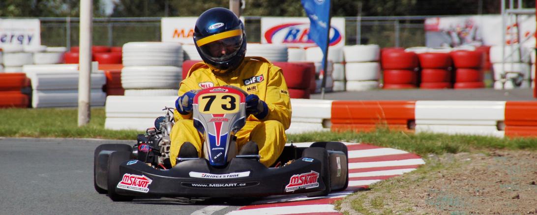 Go-Kart auf Rennstrecke