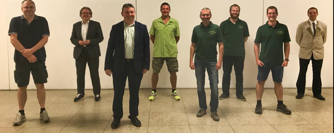 v.l.n.r.: 2. Schützenmeister Markus Gluch, Schützenkommissar und Altoberbürgermeister Armin Neudert, Bürgermeister Albert Riedelsheimer, Schatzmeister Günter Schreyer, 1. Schützenmeister Markus Sommer, Schriftführer Michael Baumann, Sportwart Pascal Döbler, Markus Müll