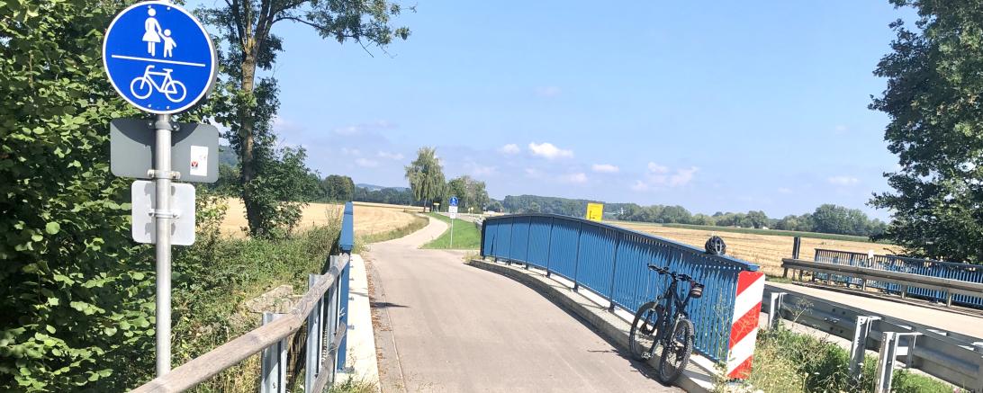 Der Radweg Donauwörth-Genderkingen.