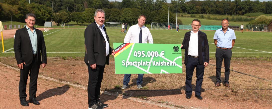 Auf dem Bild von links nach rechts: Geschäftsleitender Beamter Franz Christ, 1. Bürgermeister Martin Scharr, Vorstand Öffentlichkeitsarbeit Roland Palm, Bundestagsabgeordneter Ulrich Lange, 2. Bürgermeister Markus Harsch