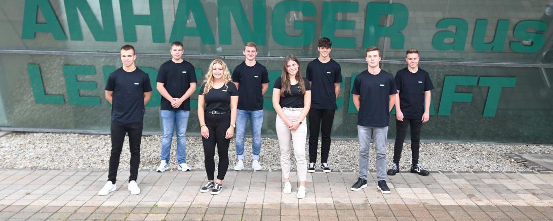 Auf dem Bild zu sehen (von links): Lucas Wiedemann, Max Straubmeier, Isabell Schmidt, Jonas Raab, Amelie Dußmann Fabian Sauer, Fabian Matt, Daniel Strobl. 