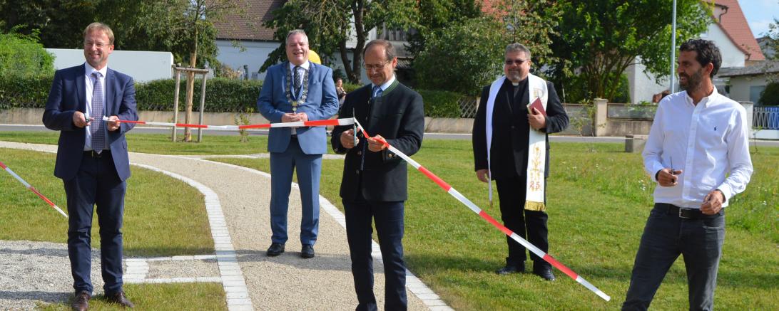 von links nach rechts Wolfgang Fackler MdL, Bürgermeister Martin Scharr, Manfred Blaschek (Marktgemeinderat, 3. BGM), Pfarrer Wieslaw Bujak, Martin Braun, Projektleiter Amt f. ländl. Entwicklung