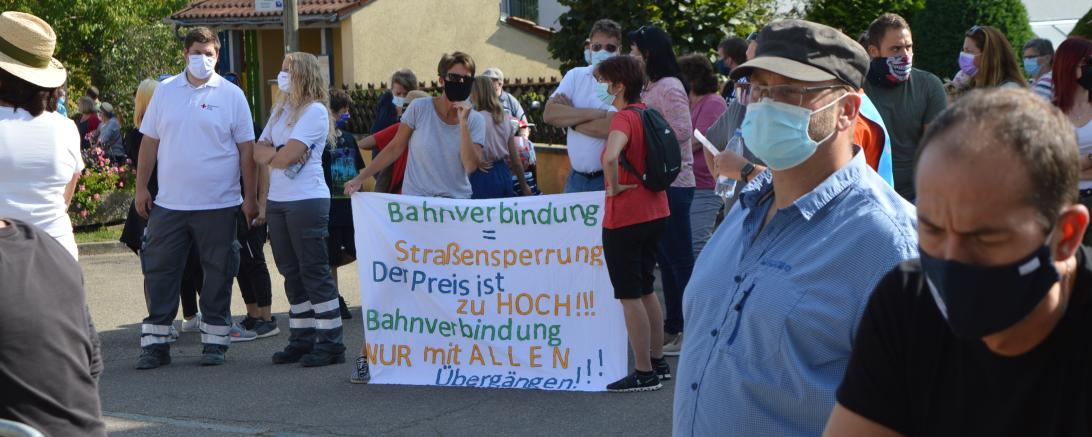 Hainsfarth kämpft für Erhalt des Bahnübergangs Heimostrasse. 