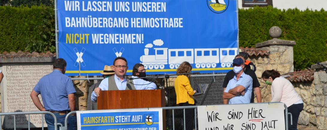 Politiker waren am Samstag nach Hainsfarth gekommen, darunter auch MdB Ulrich Lange. 