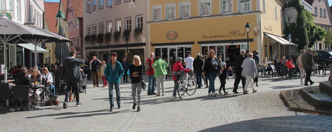 Das Bild zeigt den Kunst- und Kreativmarkt in Nördlingen