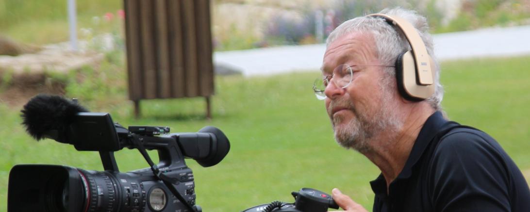 Das Foto zeigt Günter Heidemeier bei den Aufnahmen für den Film