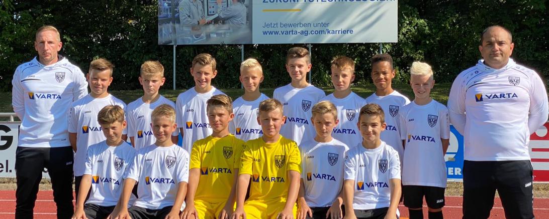 Das Bild zeigt die Spieler der Nördlinger U13-Mannschaftund Ihren neuen Trikots